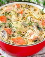 Аппетитный сырный суп с форелью и грибами