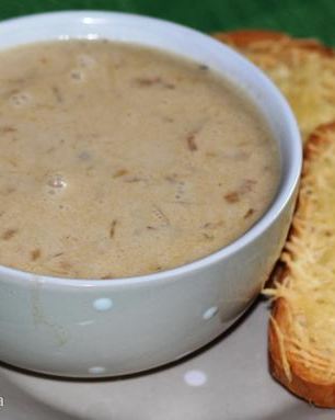 Луково-сырный суп с гренками