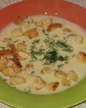 Сливочно-сырный суп с чесночными сухариками