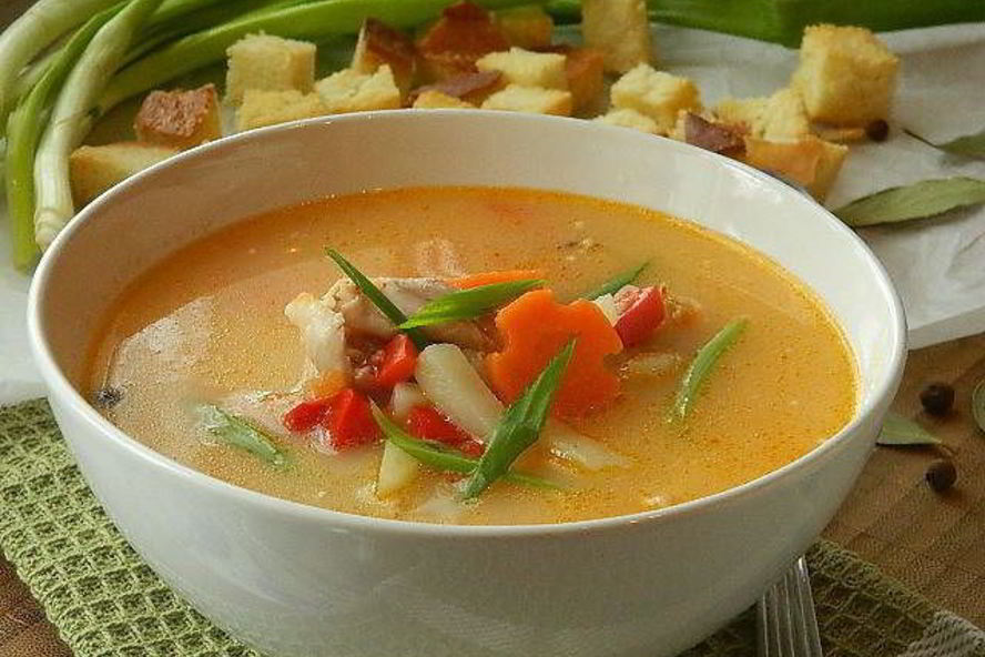 Рецепт сырно-томатного суп на курином бульоне