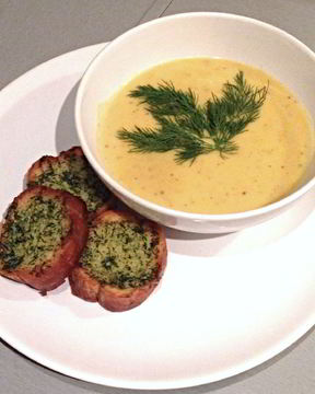 Сырный крем-суп с сельдереем и крутонами