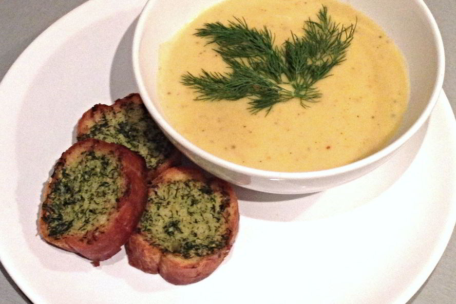 Рецепт сырного крема-супа с сельдереем и крутонами