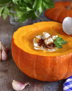 Сырный суп-пюре из тыквы с гренками