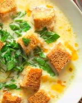 Сырный суп с курицей и сухариками