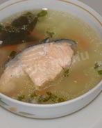 Рыбный суп уха из лосося