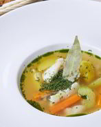 Уха из морских рыб с укропом и водкой