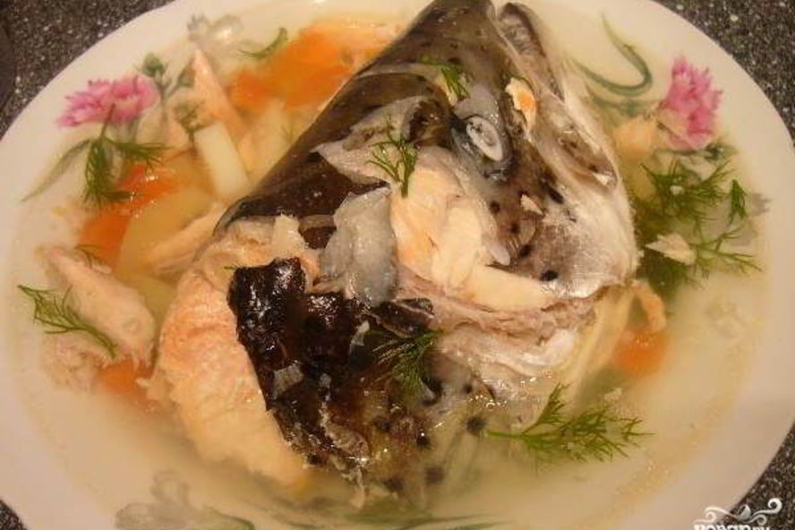 Рецепт ухи из семги с помидорами