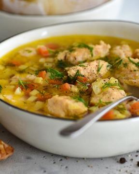 Уха с рыбными клецками