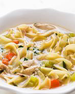 Вкусный куриный суп с лапшой