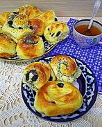 Булочки с изюмом и маком на сдобном тесте