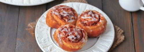 булочки с корицей из слоеного теста. Шаг 15