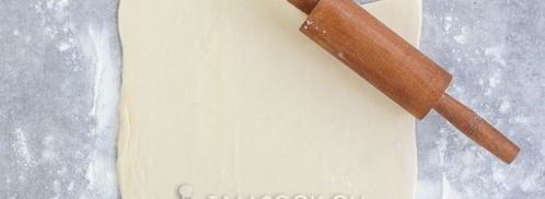 булочки с корицей из слоеного теста. Шаг 6