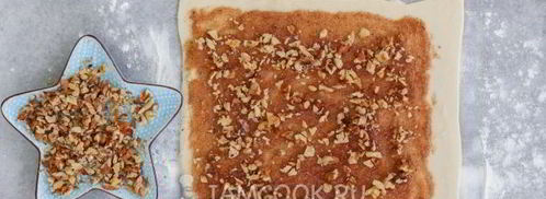 булочки с корицей из слоеного теста. Шаг 8