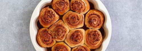 булочки с корицей из слоеного теста. Шаг 12