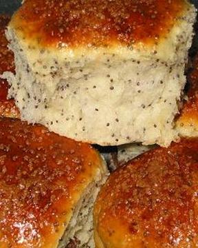 Булочки с маком и изюмом на молоке