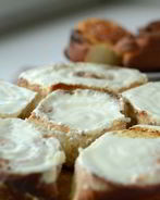 Булочки с творогом в сметанной заливке