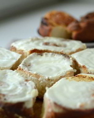 Булочки с творогом в сметанной заливке