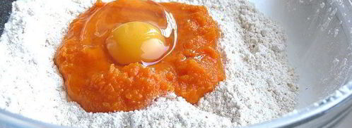 пряные тыквенные плюшки с клюквой. Шаг 7