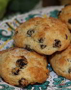 Сливочные булочки с изюмом и корицей