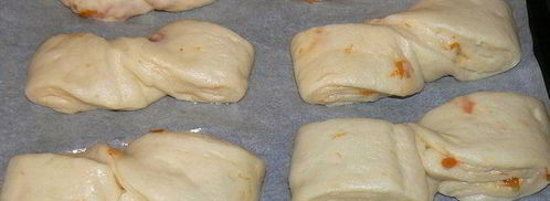 творожные витые булочки с курагой. Шаг 8