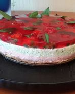 Клубнично-базиликовый чизкейк