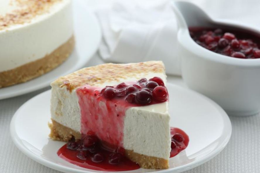 Рецепт медового чизкейка с клюквенным соусом