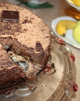 Шоколадный чизкейк с кокосовыми вафлями и черносливом