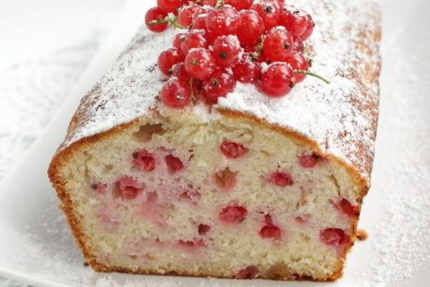 Рецепт кекса с марципаном и красной смородиной