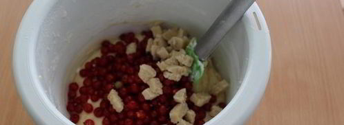 кекс с марципаном и красной смородиной. Шаг 4