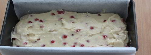 кекс с марципаном и красной смородиной. Шаг 5