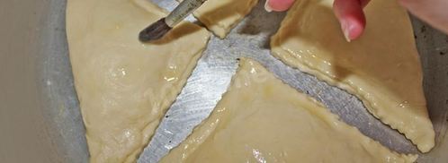 хачапури из слоеного теста с сыром в духовке. Шаг 12