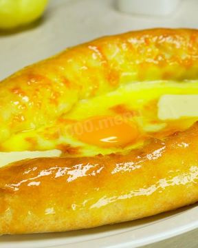 Хачапури по-аджарски с сулугуни