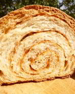 Хлеб с паприкой и базиликом