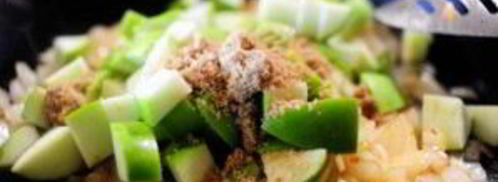 кукурузный хлеб с колбасой и яблоками. Шаг 5