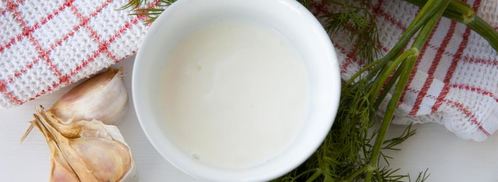 мясной хлеб с йогуртовым соусом и гарниром из зеленого горошка. Шаг 5