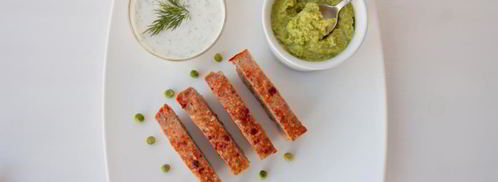 мясной хлеб с йогуртовым соусом и гарниром из зеленого горошка. Шаг 7