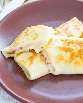 Конвертики из блинов с ветчиной