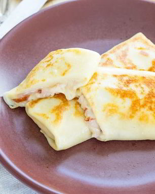 Конвертики из блинов с ветчиной