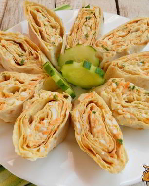 Рулетики из лаваша с сыром, яйцами и морковью