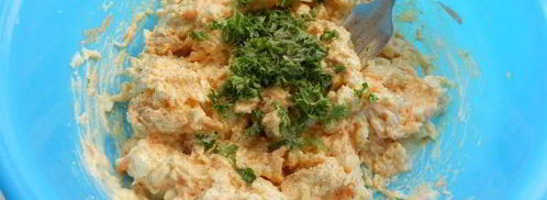 рулетики из лаваша с сыром, яйцами и морковью. Шаг 5