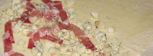 фокачча с грушей, сыром и беконом. Шаг 7