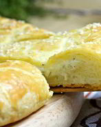 Лепешка из творожного теста с сыром