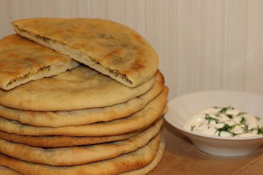 Рецепт лепешек на кефире с сыром