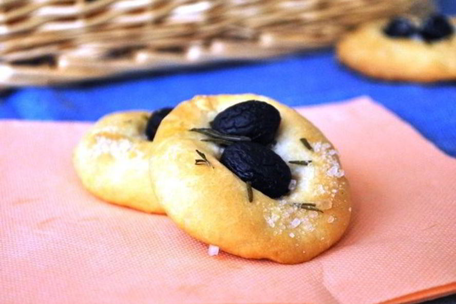 Рецепт лепешек с чесноком и розмарином