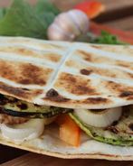 Лепешки с курицей на гриле