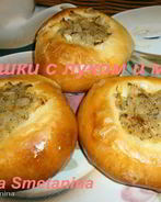 Лепешки с луком и маком