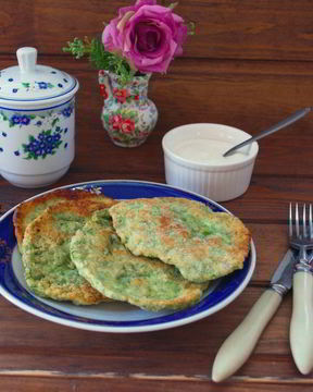 Лепешки с зеленью на сковороде