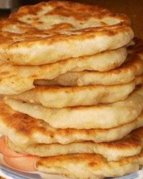 Мягкие сырные лепешки с начинкой из ветчины