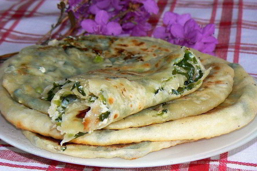 Рецепт осетинских лепешек с черемшой и сулугуни по-сибирски