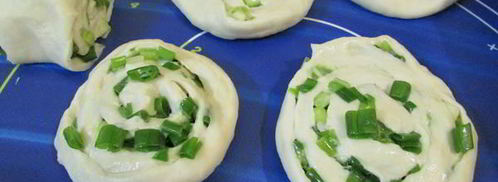 слоеные лепешки с зеленым луком. Шаг 8